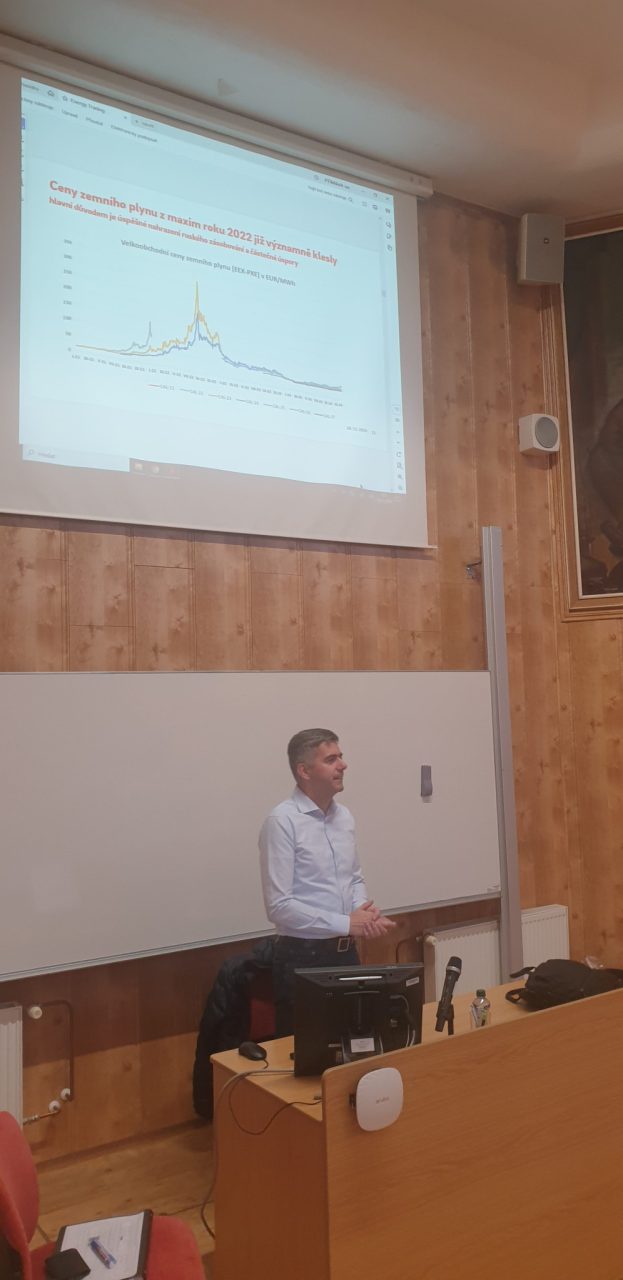 20241128 095601 - Spolupráce s firmami: Fungování trhu s energiemi
